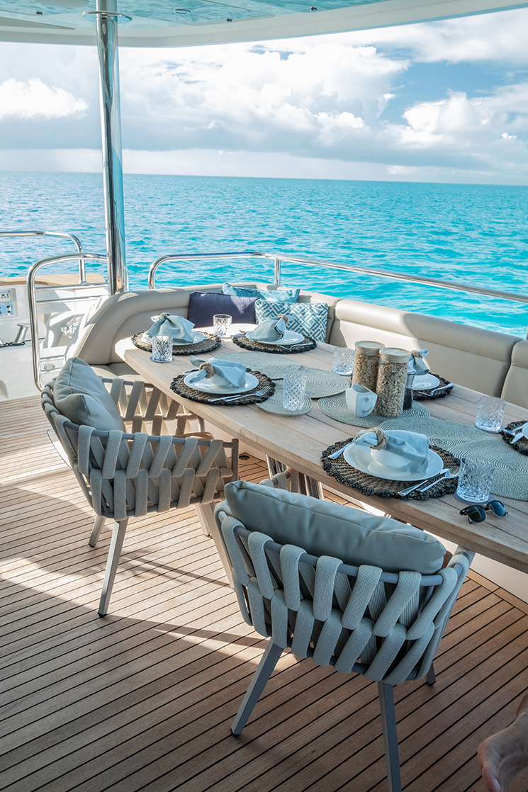 Schmackofatzo.de_Exumas_Luxury_Yacht_Deck_View